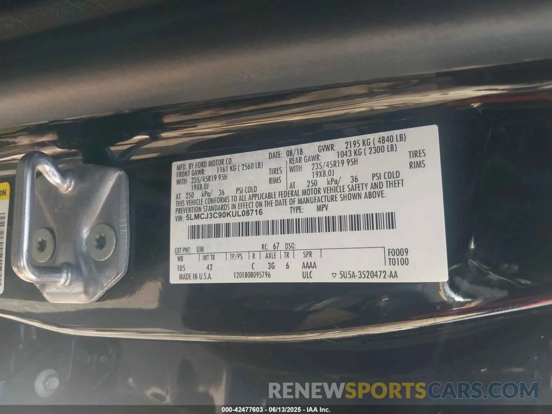 9 Photograph of a damaged car 5LMCJ3C90KUL08716 LINCOLN MKC 2019