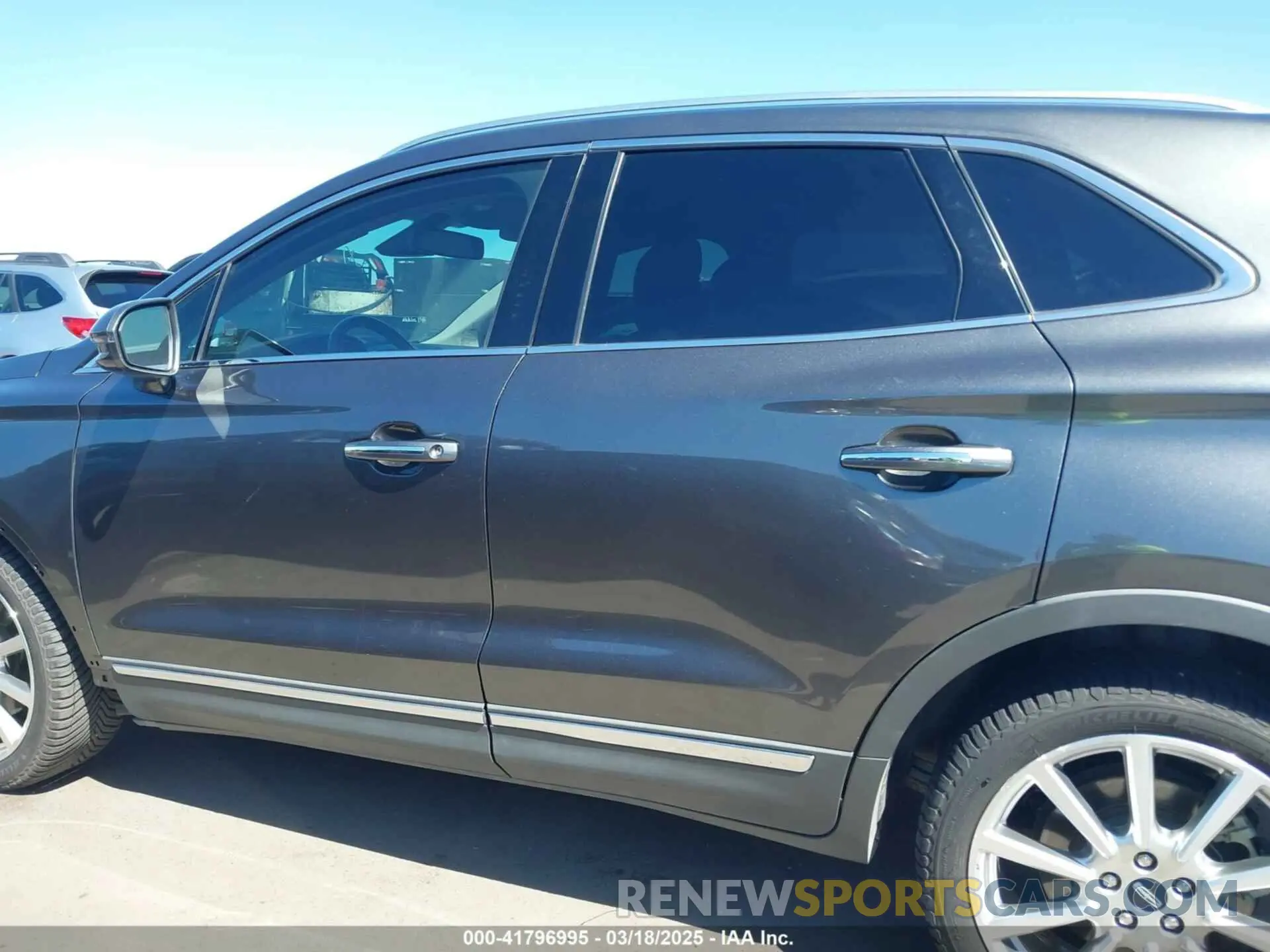 15 Photograph of a damaged car 5LMCJ3C90KUL23099 LINCOLN MKC 2019