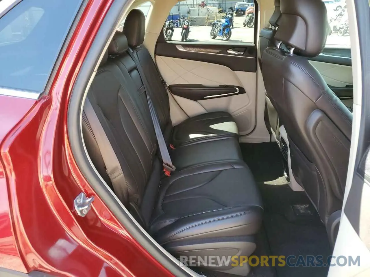 11 Photograph of a damaged car 5LMCJ3C91KUL43975 LINCOLN MKC 2019