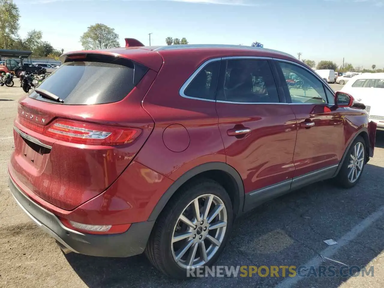 3 Photograph of a damaged car 5LMCJ3C91KUL43975 LINCOLN MKC 2019