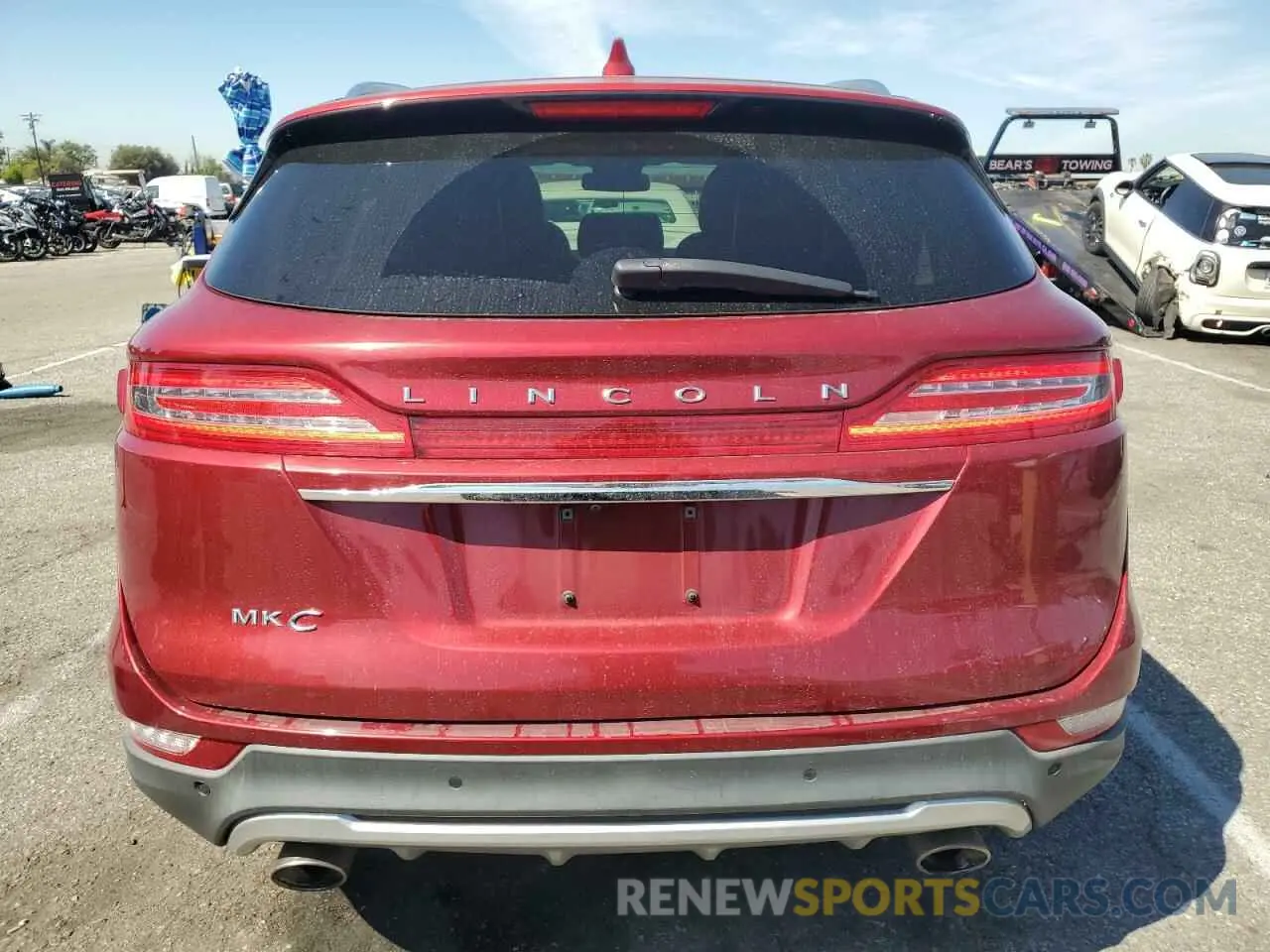6 Photograph of a damaged car 5LMCJ3C91KUL43975 LINCOLN MKC 2019