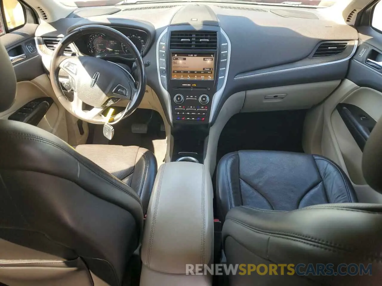 8 Photograph of a damaged car 5LMCJ3C91KUL43975 LINCOLN MKC 2019