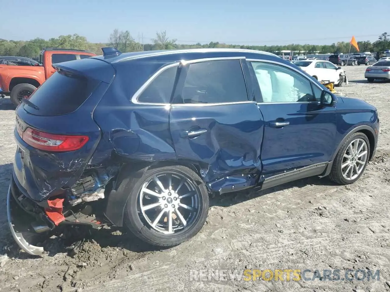3 Photograph of a damaged car 5LMCJ3C91KUL48660 LINCOLN MKC 2019