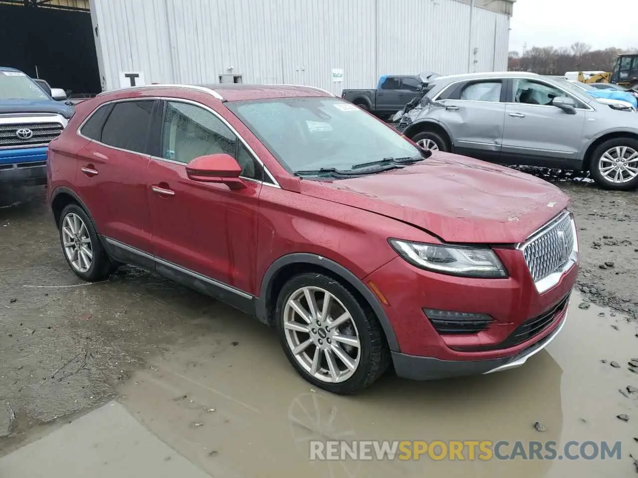 4 Photograph of a damaged car 5LMCJ3C92KUL43662 LINCOLN MKC 2019