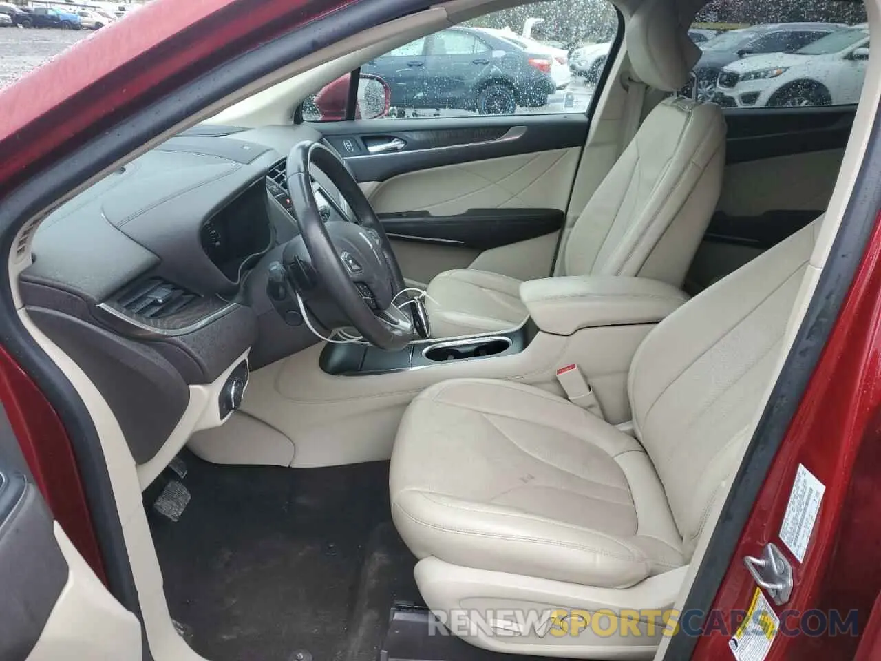 7 Photograph of a damaged car 5LMCJ3C92KUL43662 LINCOLN MKC 2019