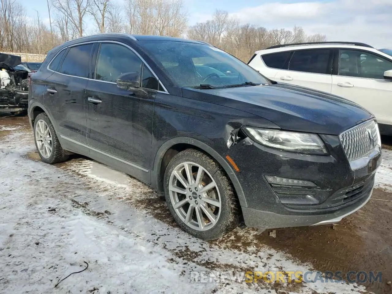 4 Photograph of a damaged car 5LMCJ3C92KUL53298 LINCOLN MKC 2019