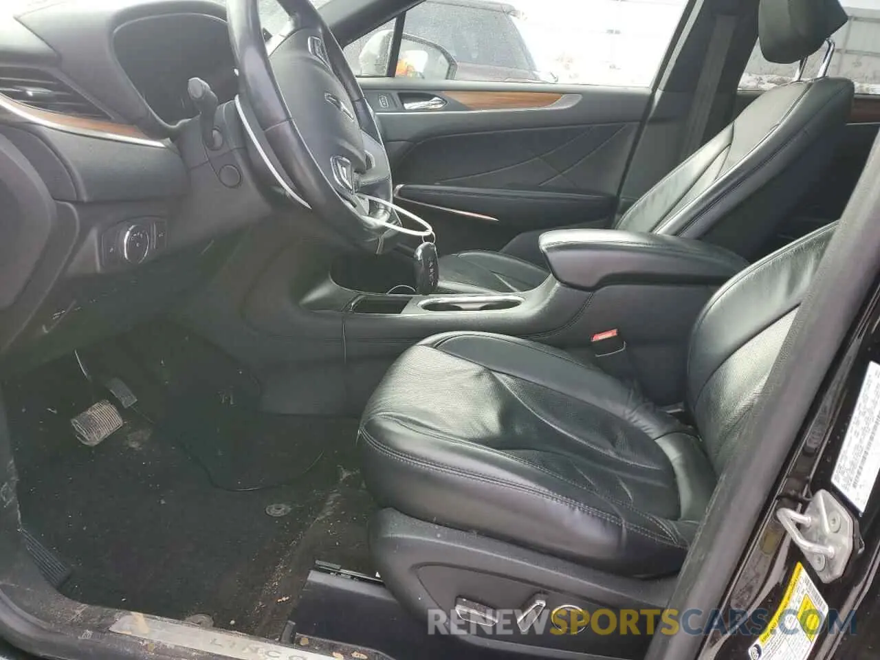 7 Photograph of a damaged car 5LMCJ3C92KUL53298 LINCOLN MKC 2019