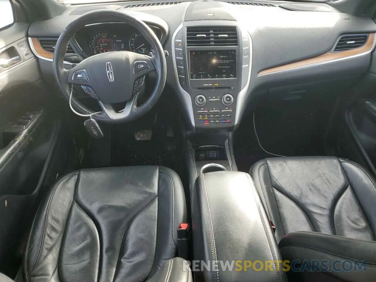 8 Photograph of a damaged car 5LMCJ3C92KUL53298 LINCOLN MKC 2019