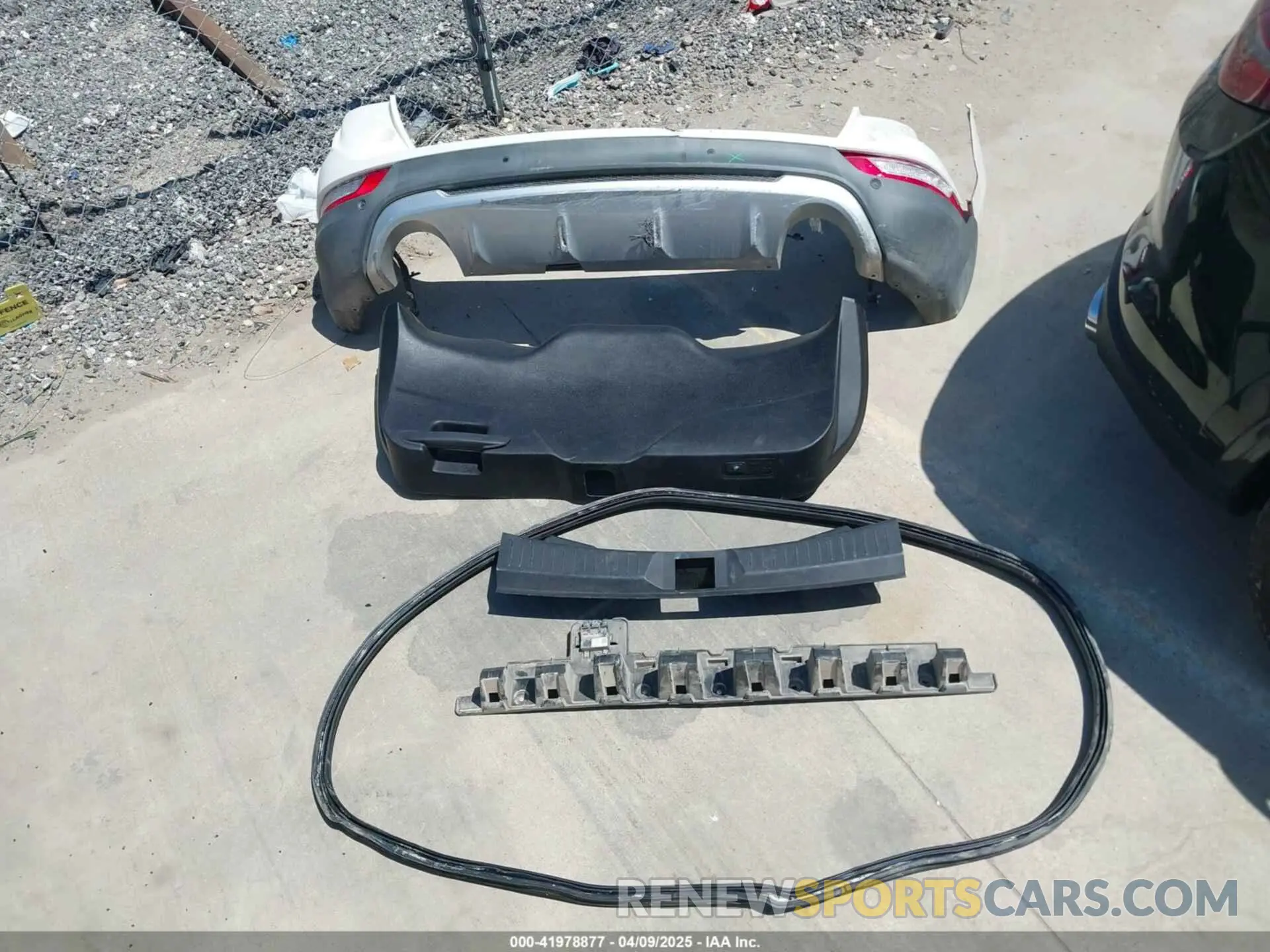 12 Photograph of a damaged car 5LMCJ3C93KUL35294 LINCOLN MKC 2019