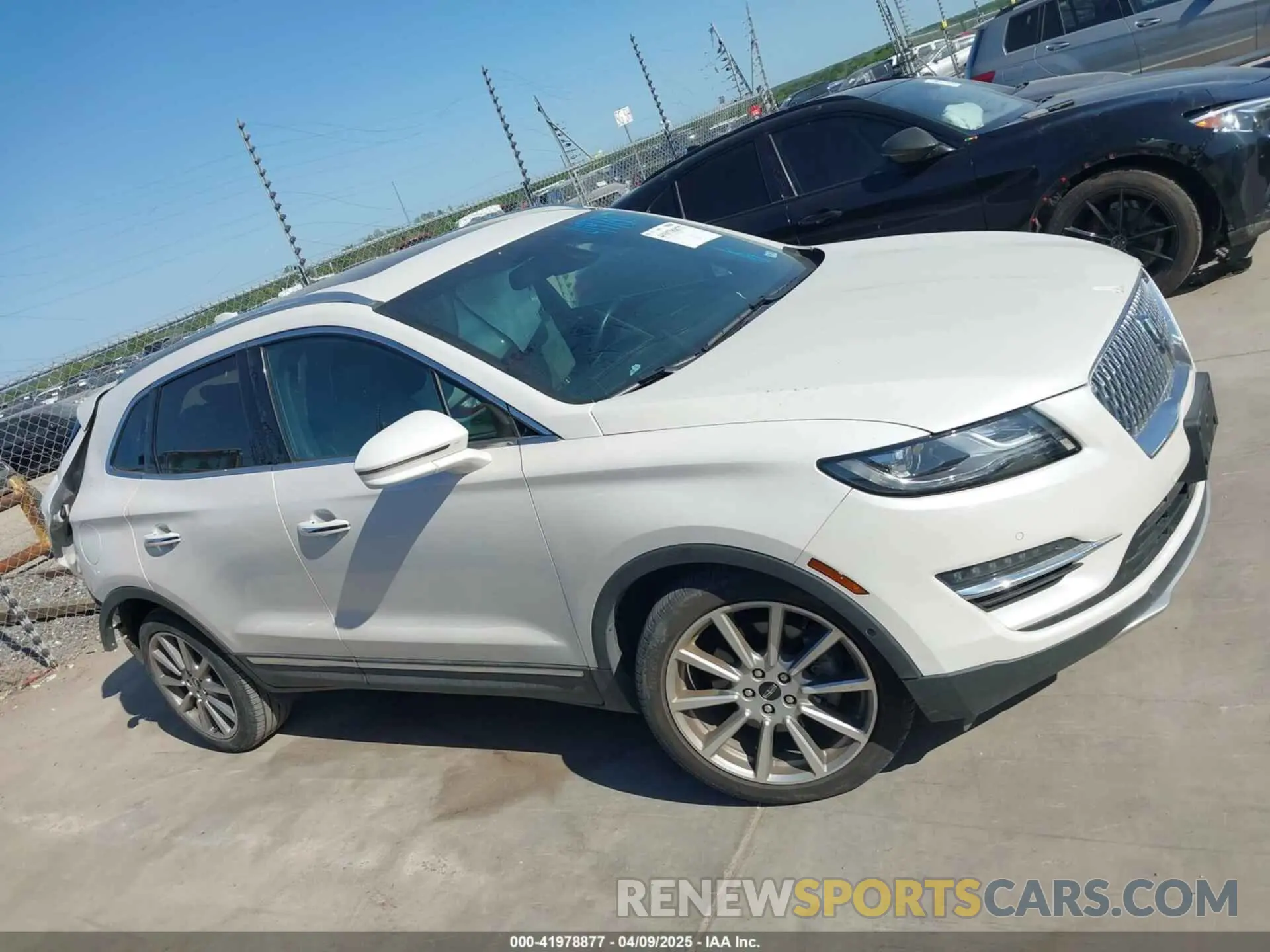 14 Photograph of a damaged car 5LMCJ3C93KUL35294 LINCOLN MKC 2019