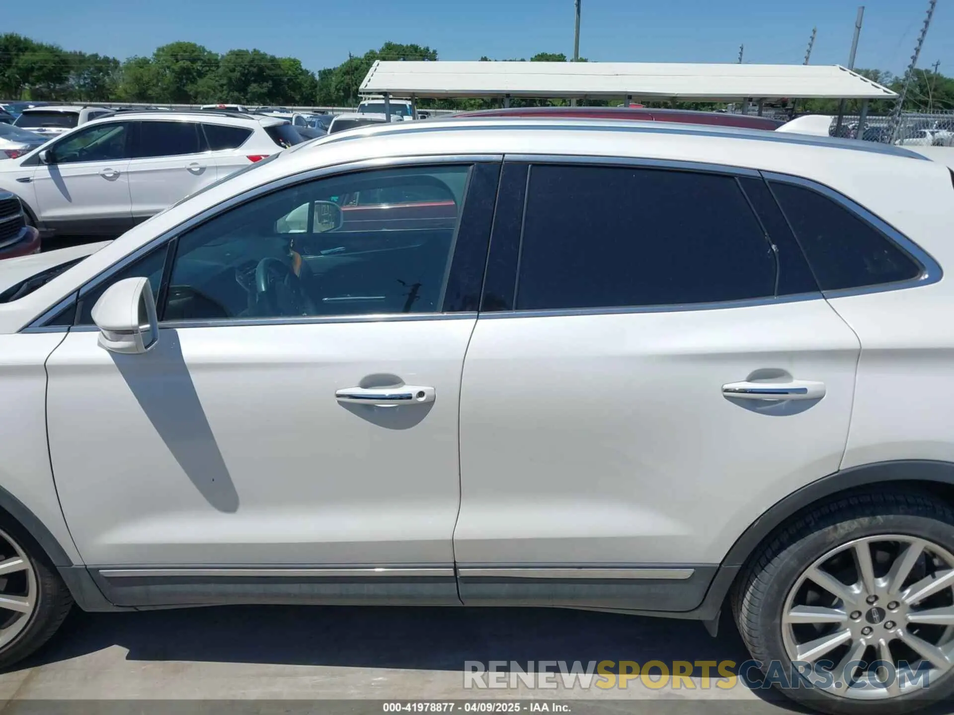 15 Photograph of a damaged car 5LMCJ3C93KUL35294 LINCOLN MKC 2019