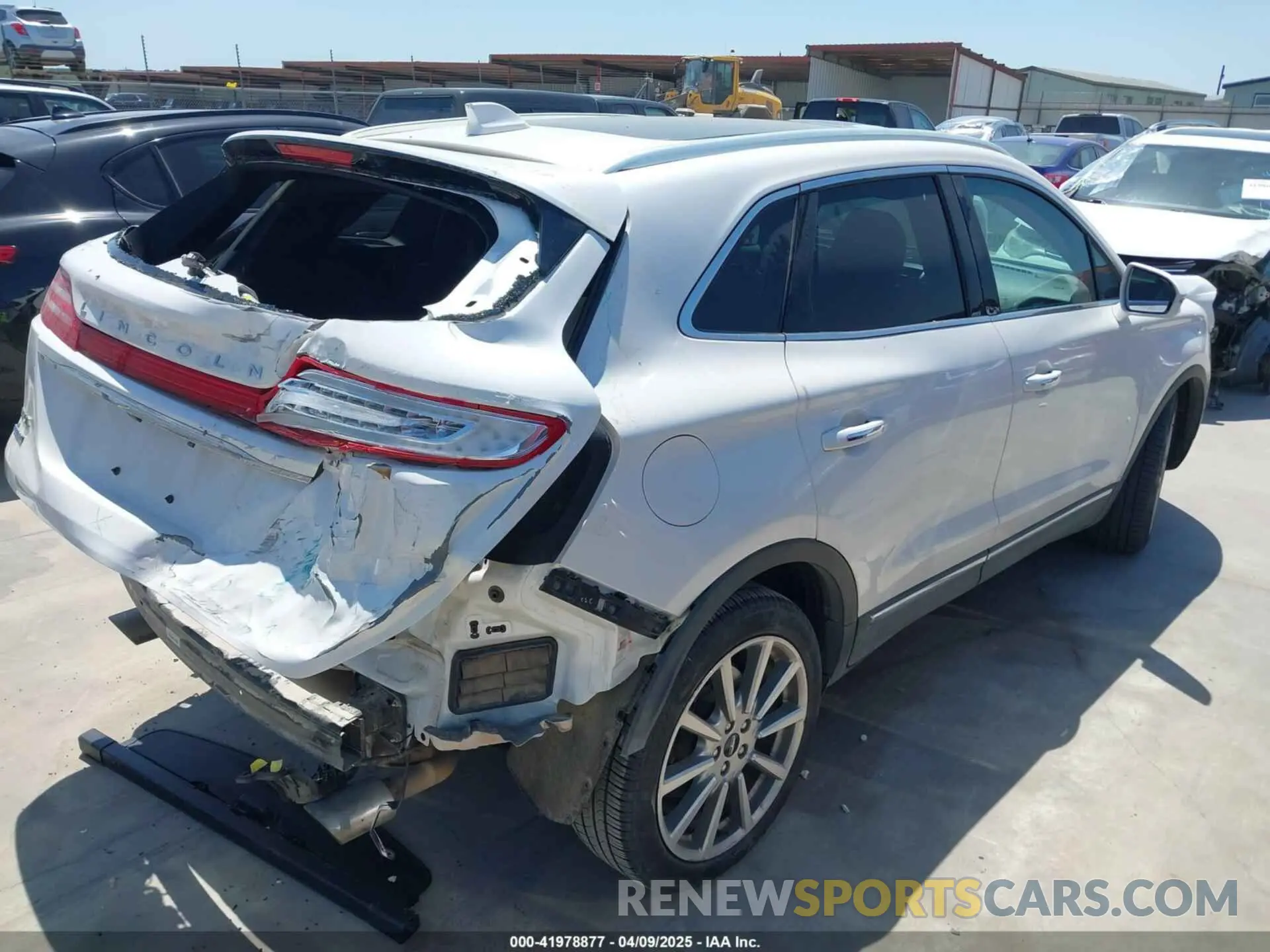 4 Photograph of a damaged car 5LMCJ3C93KUL35294 LINCOLN MKC 2019