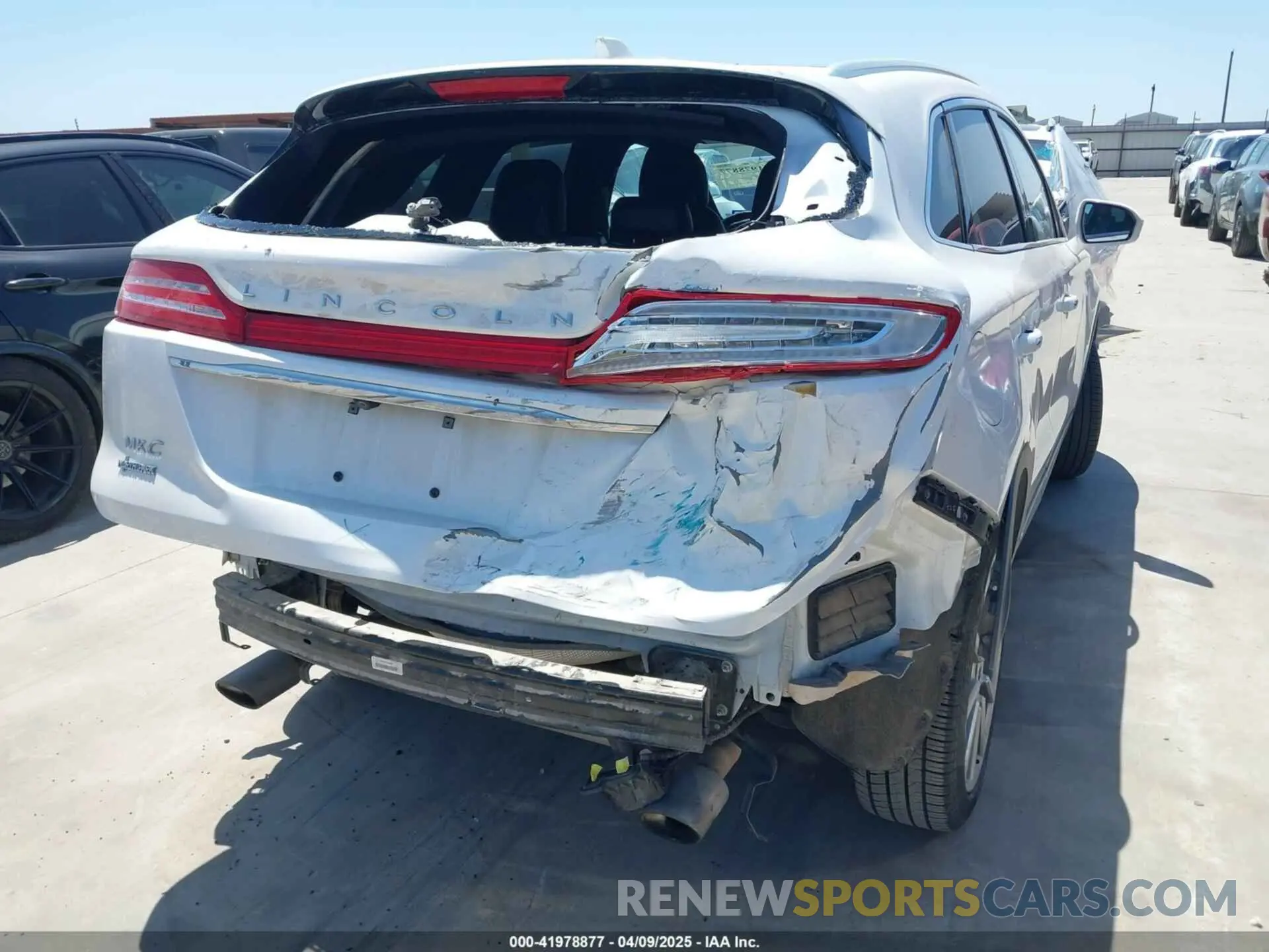 6 Photograph of a damaged car 5LMCJ3C93KUL35294 LINCOLN MKC 2019