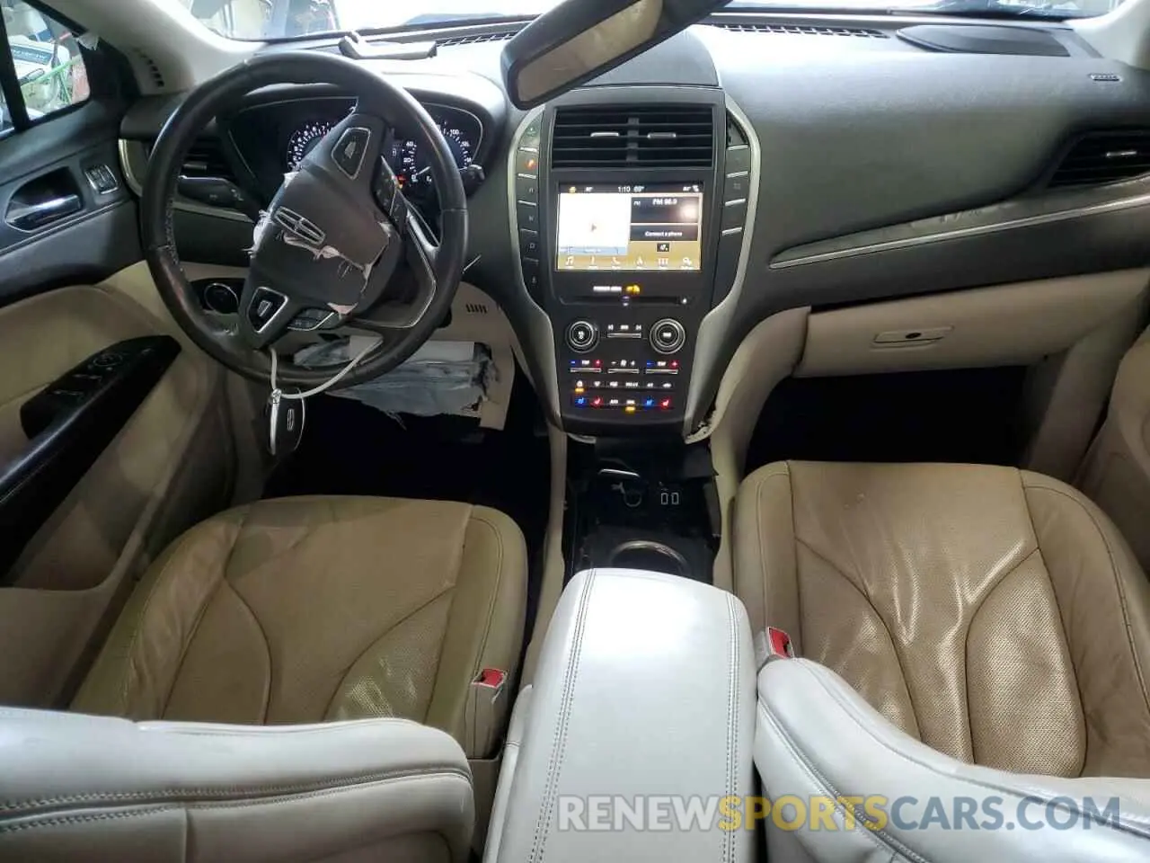 8 Photograph of a damaged car 5LMCJ3C94KUL02367 LINCOLN MKC 2019