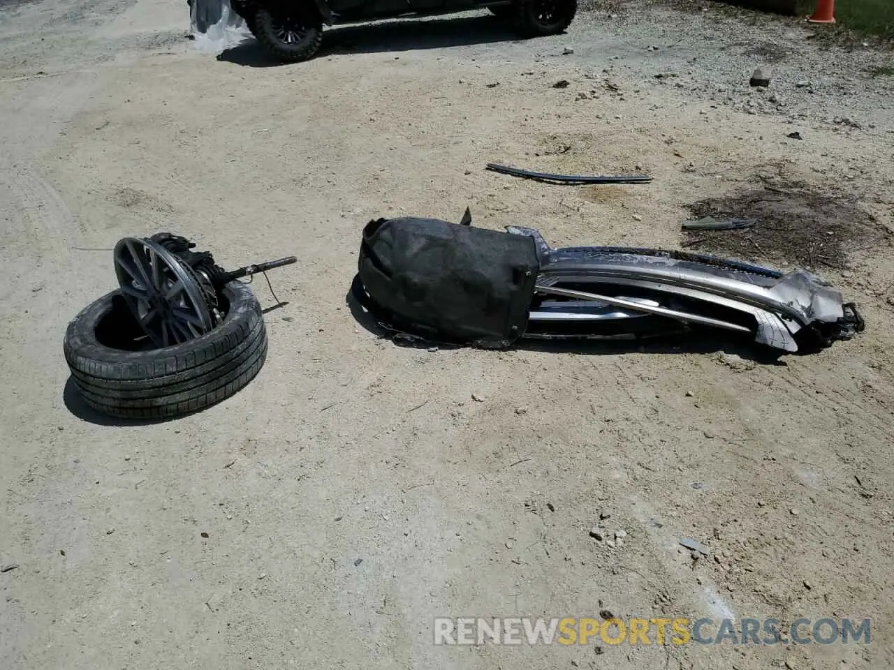 13 Photograph of a damaged car 5LMCJ3C97KUL02010 LINCOLN MKC 2019