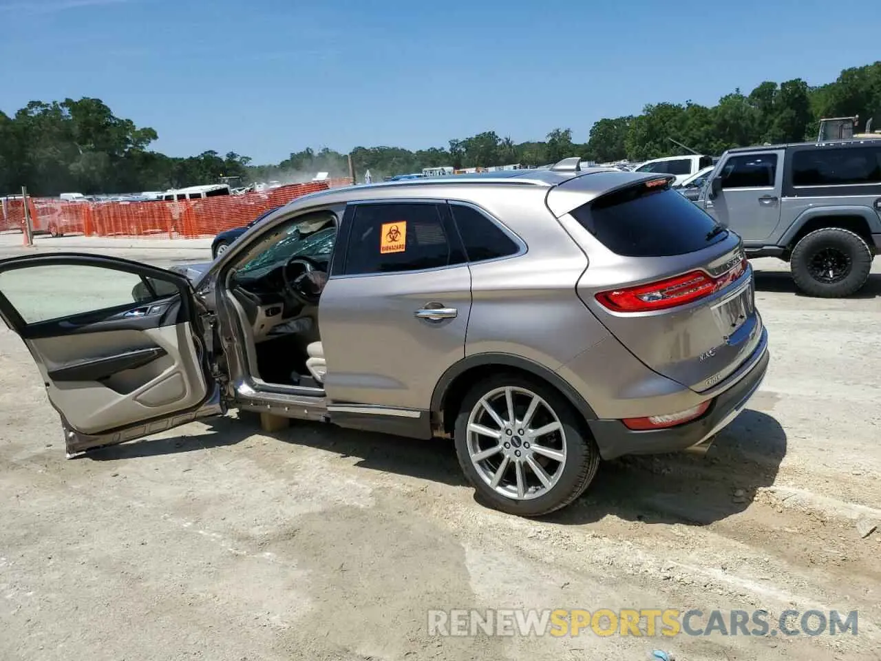2 Photograph of a damaged car 5LMCJ3C97KUL02010 LINCOLN MKC 2019