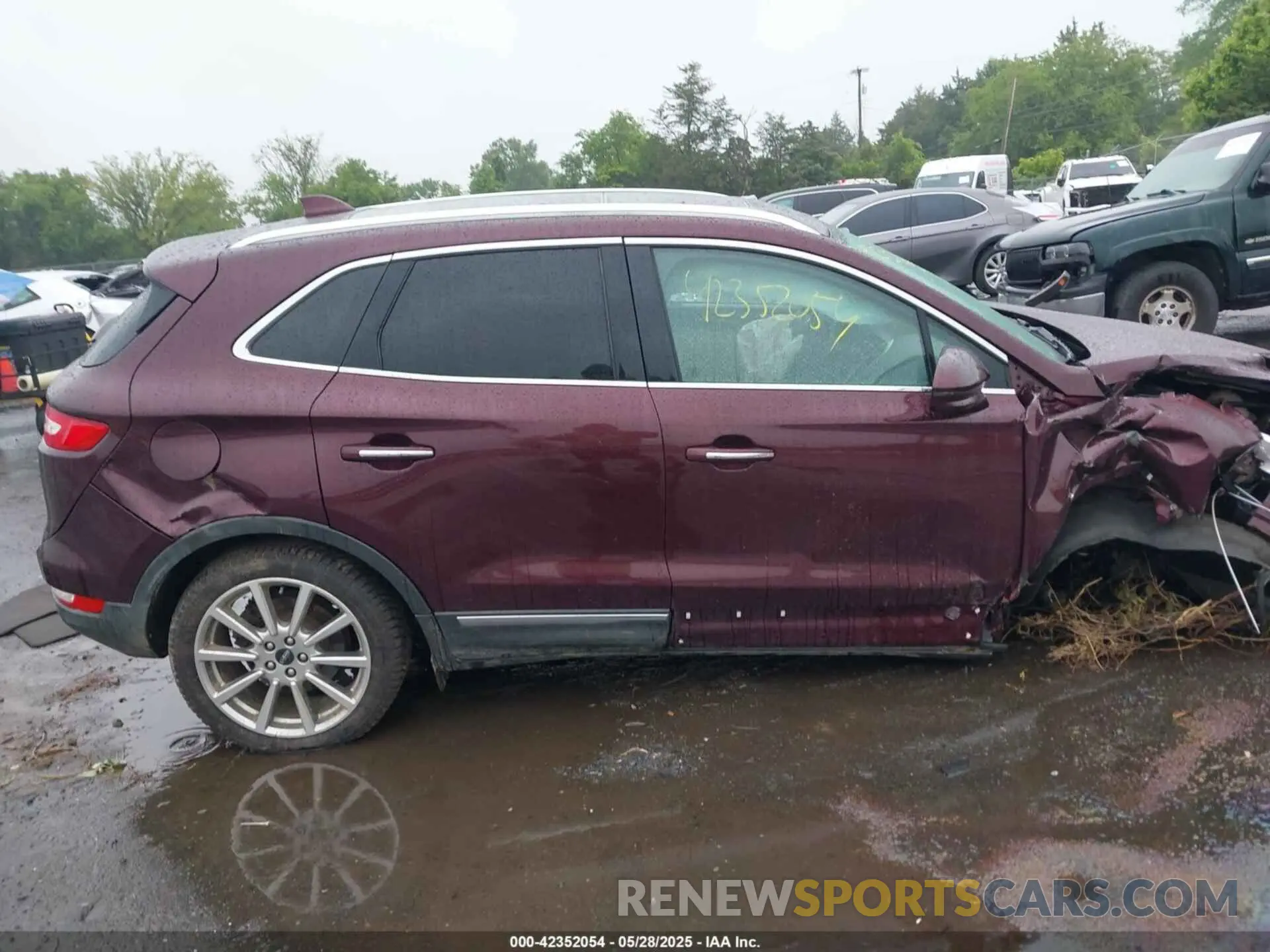 13 Photograph of a damaged car 5LMCJ3C97KUL09992 LINCOLN MKC 2019