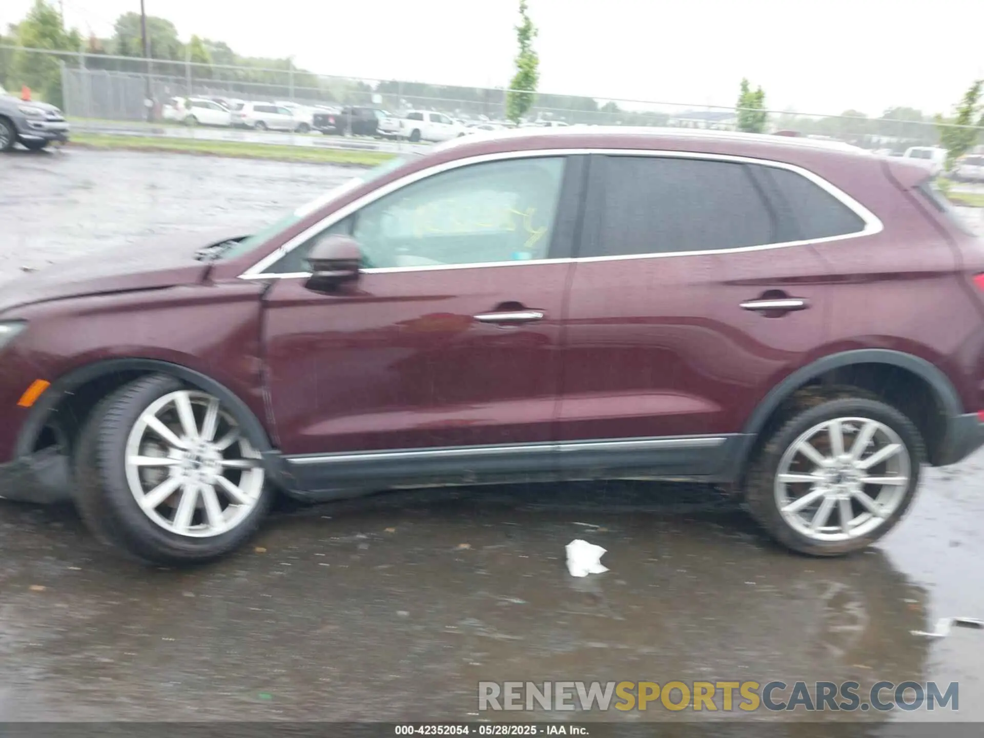 14 Photograph of a damaged car 5LMCJ3C97KUL09992 LINCOLN MKC 2019