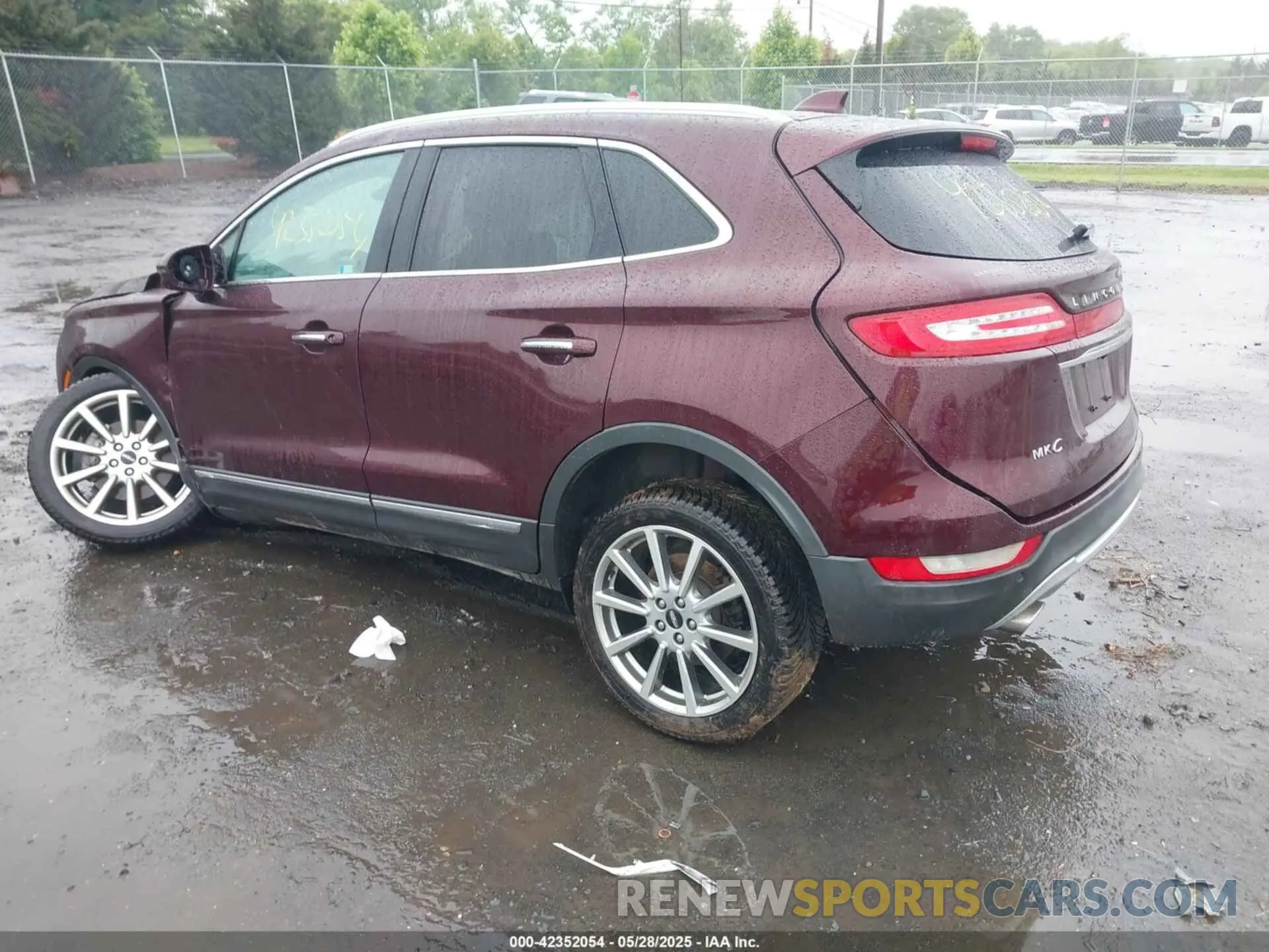 3 Photograph of a damaged car 5LMCJ3C97KUL09992 LINCOLN MKC 2019