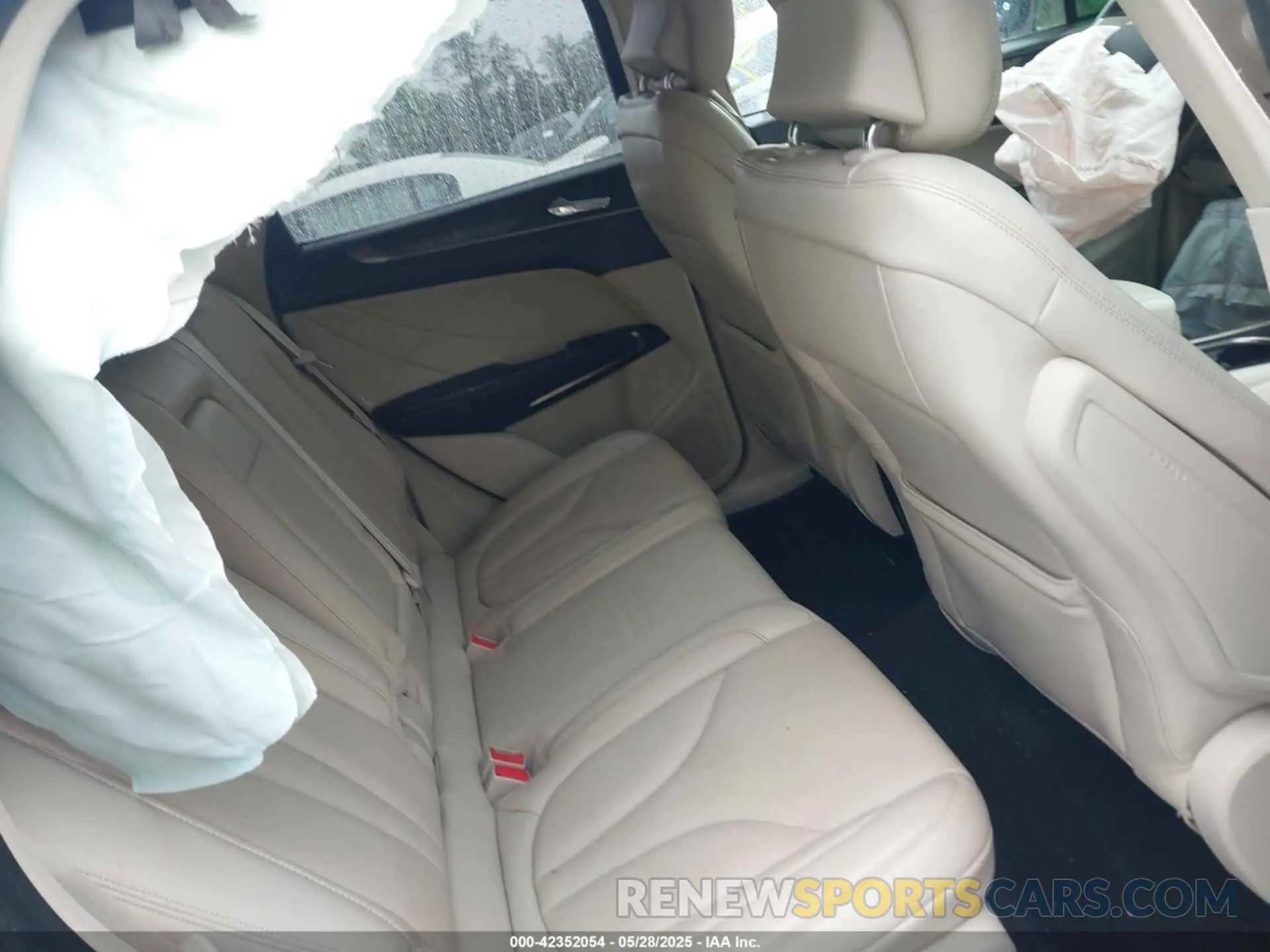 8 Photograph of a damaged car 5LMCJ3C97KUL09992 LINCOLN MKC 2019