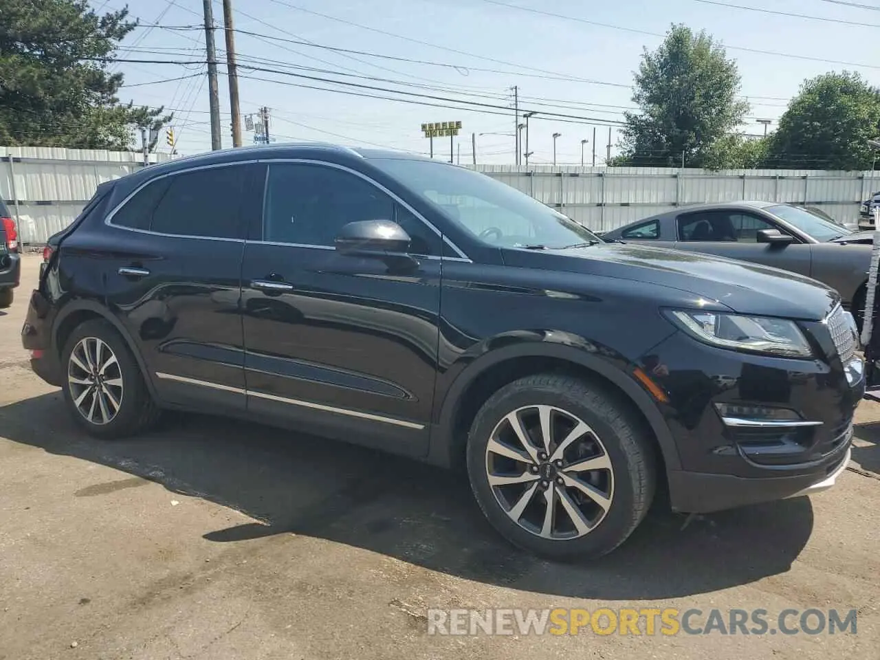 4 Photograph of a damaged car 5LMCJ3C97KUL21835 LINCOLN MKC 2019