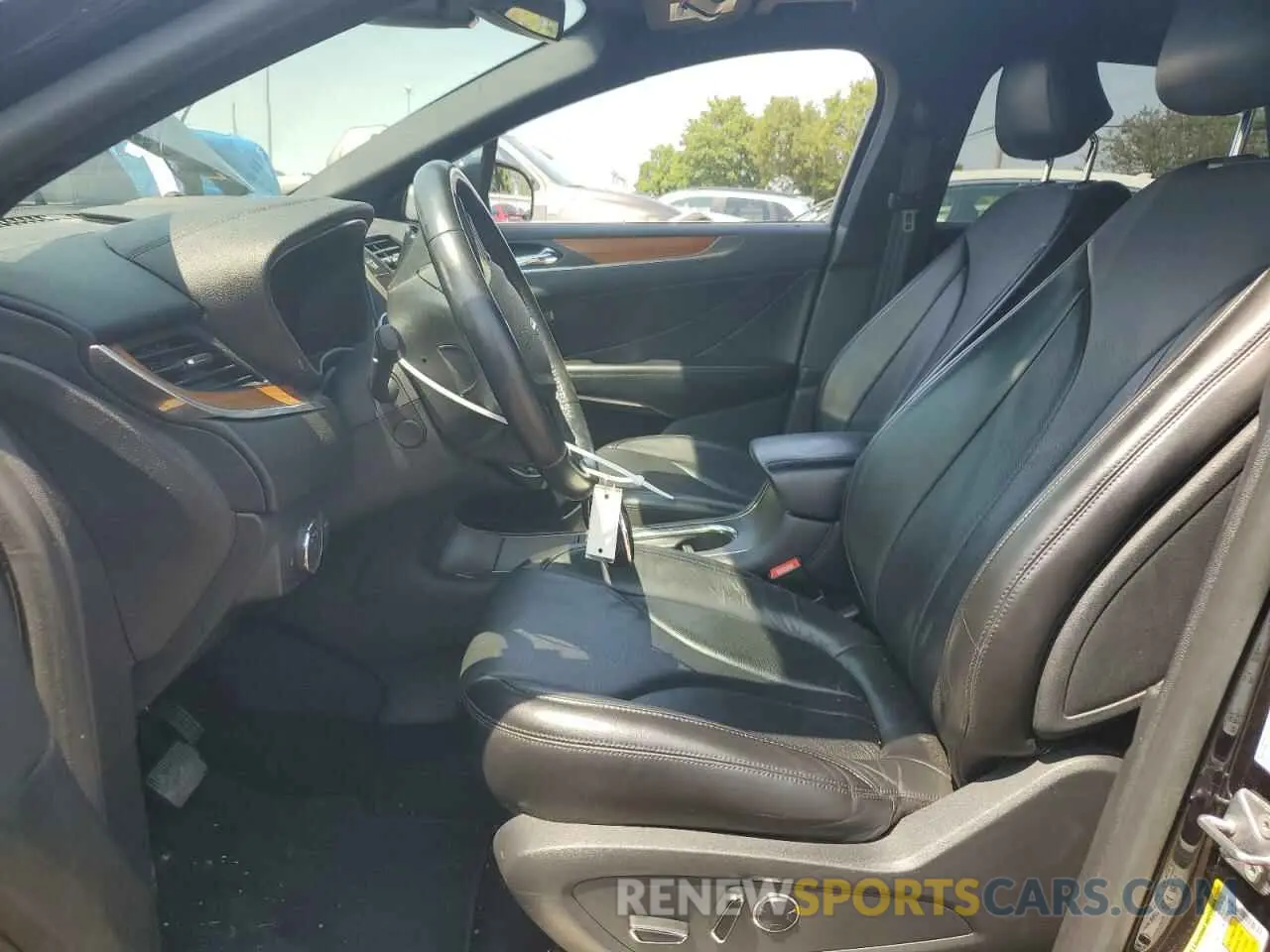 7 Photograph of a damaged car 5LMCJ3C97KUL21835 LINCOLN MKC 2019