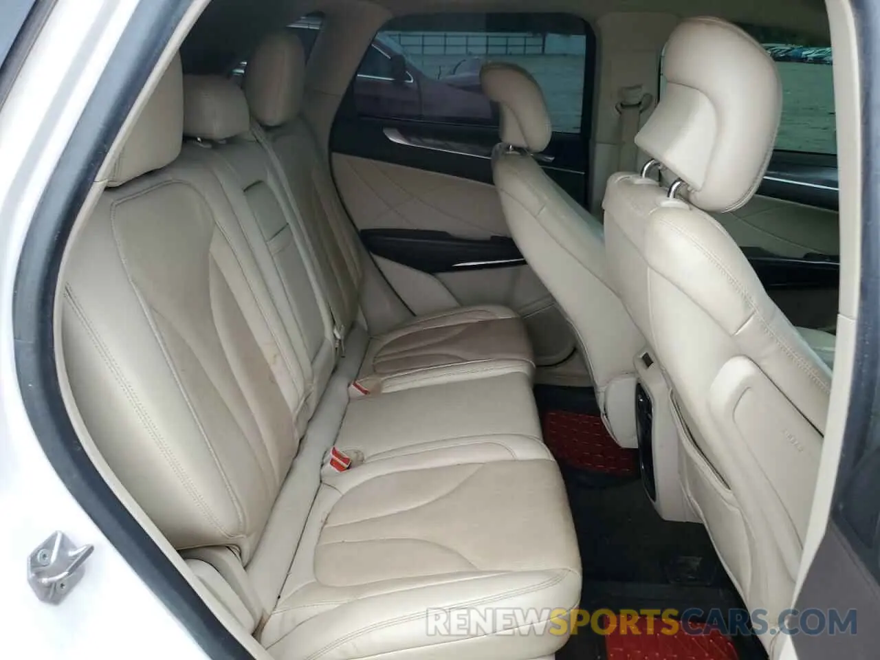 11 Photograph of a damaged car 5LMCJ3C97KUL26887 LINCOLN MKC 2019