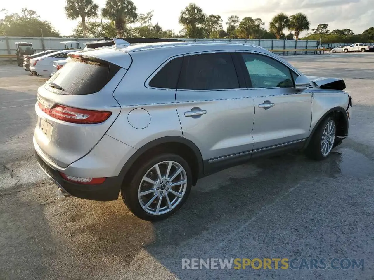 3 Photograph of a damaged car 5LMCJ3C97KUL46993 LINCOLN MKC 2019