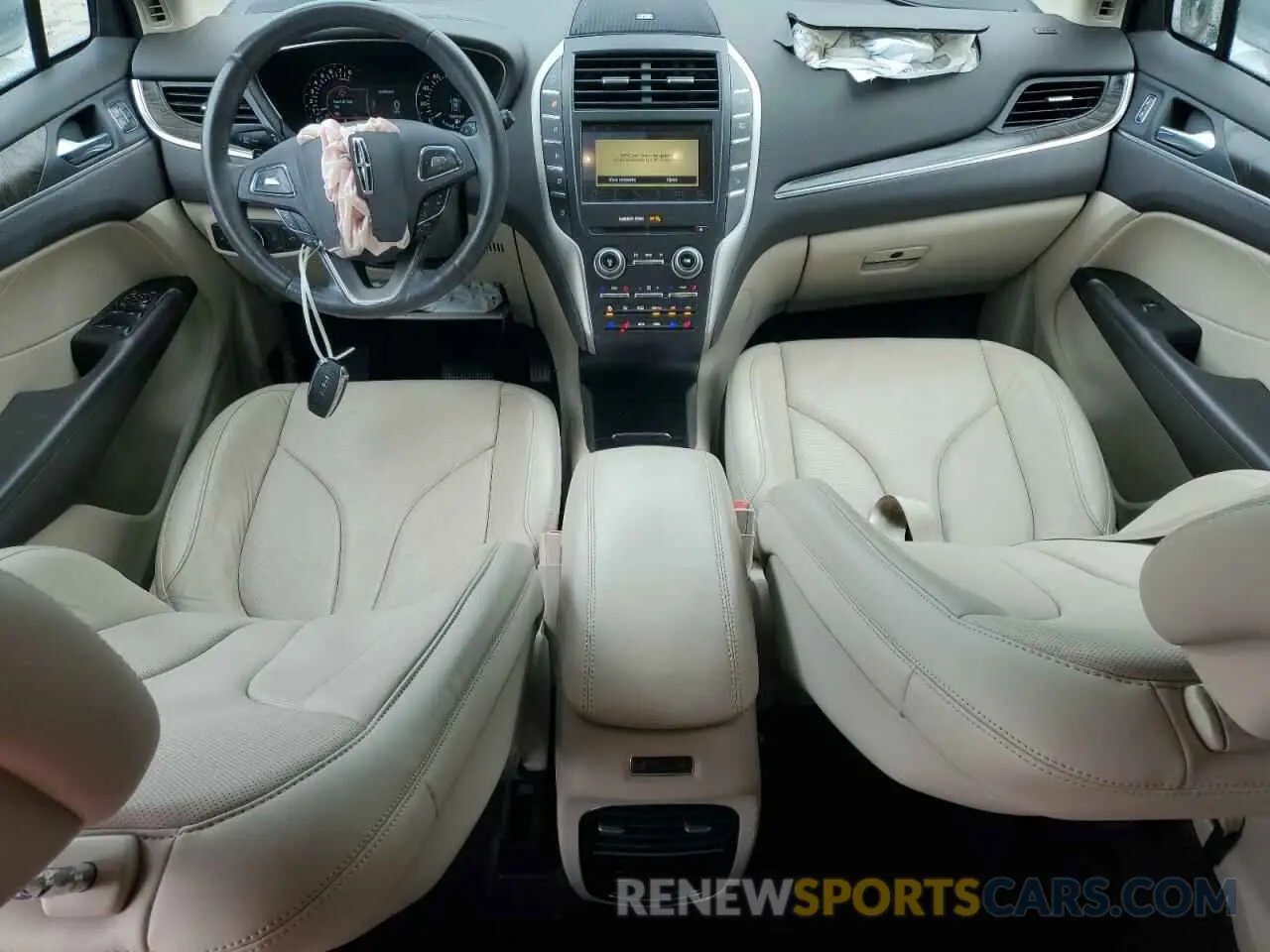 8 Photograph of a damaged car 5LMCJ3C97KUL46993 LINCOLN MKC 2019