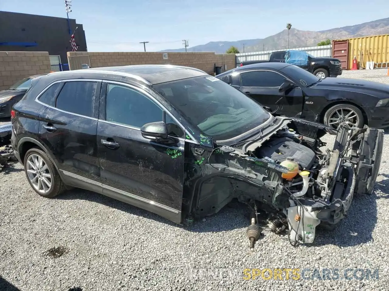 4 Photograph of a damaged car 5LMCJ3C98KUL22377 LINCOLN MKC 2019
