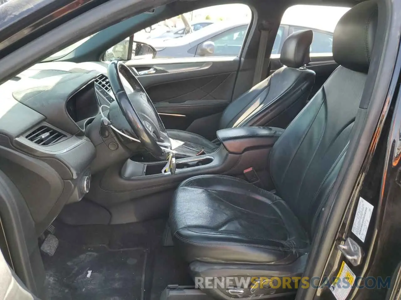 7 Photograph of a damaged car 5LMCJ3C98KUL22377 LINCOLN MKC 2019