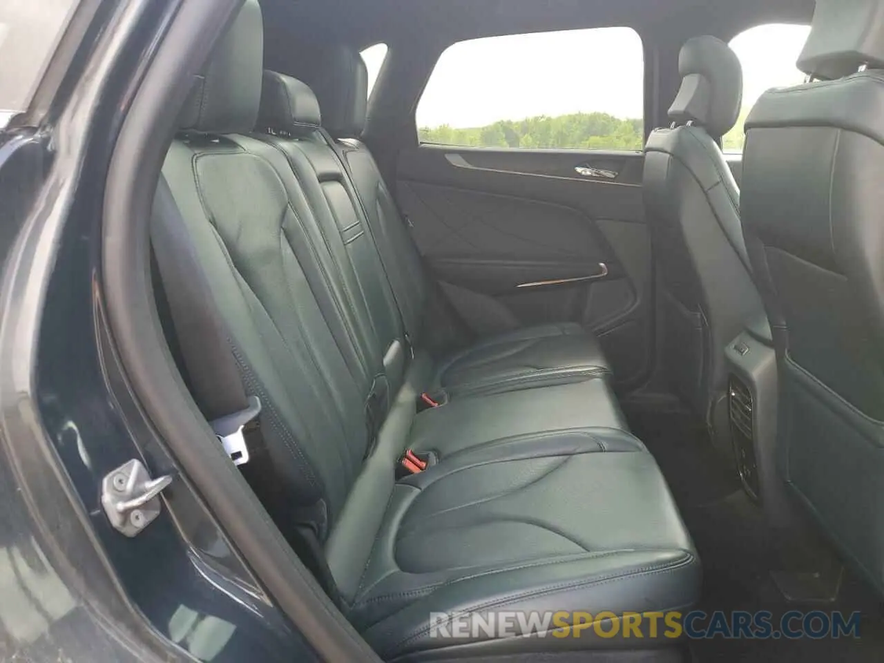 11 Photograph of a damaged car 5LMCJ3D93KUL04349 LINCOLN MKC 2019