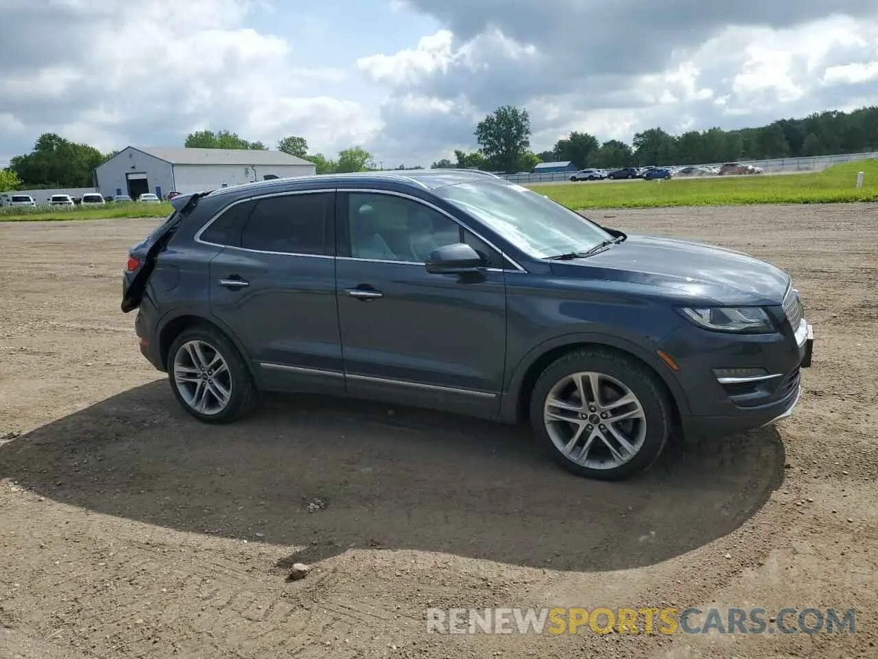 4 Photograph of a damaged car 5LMCJ3D93KUL04349 LINCOLN MKC 2019