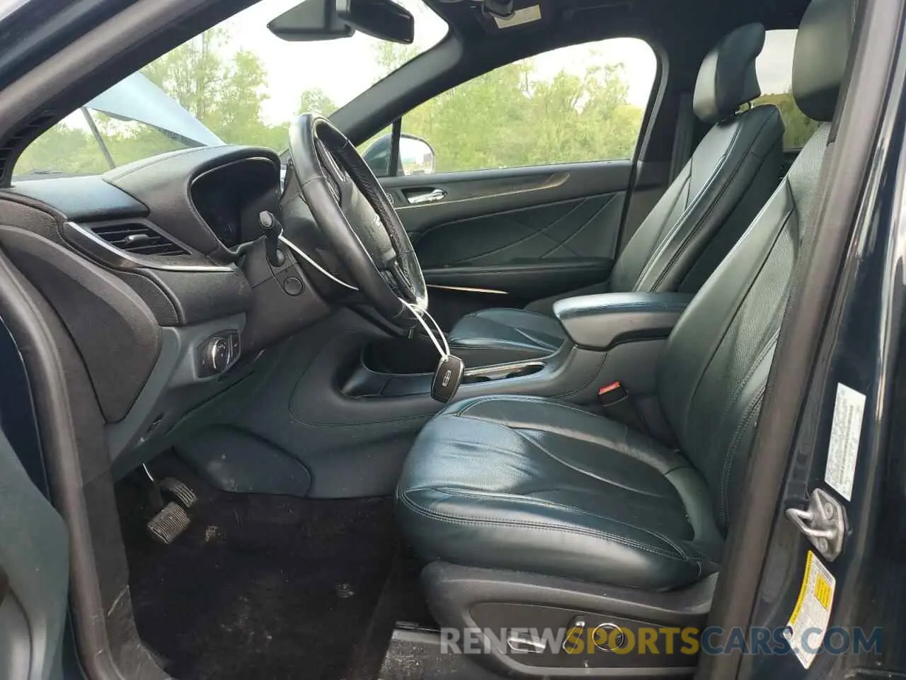 7 Photograph of a damaged car 5LMCJ3D93KUL04349 LINCOLN MKC 2019