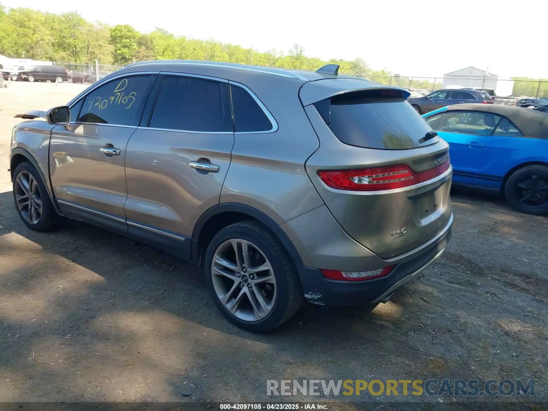 3 Photograph of a damaged car 5LMCJ3D93KUL53163 LINCOLN MKC 2019