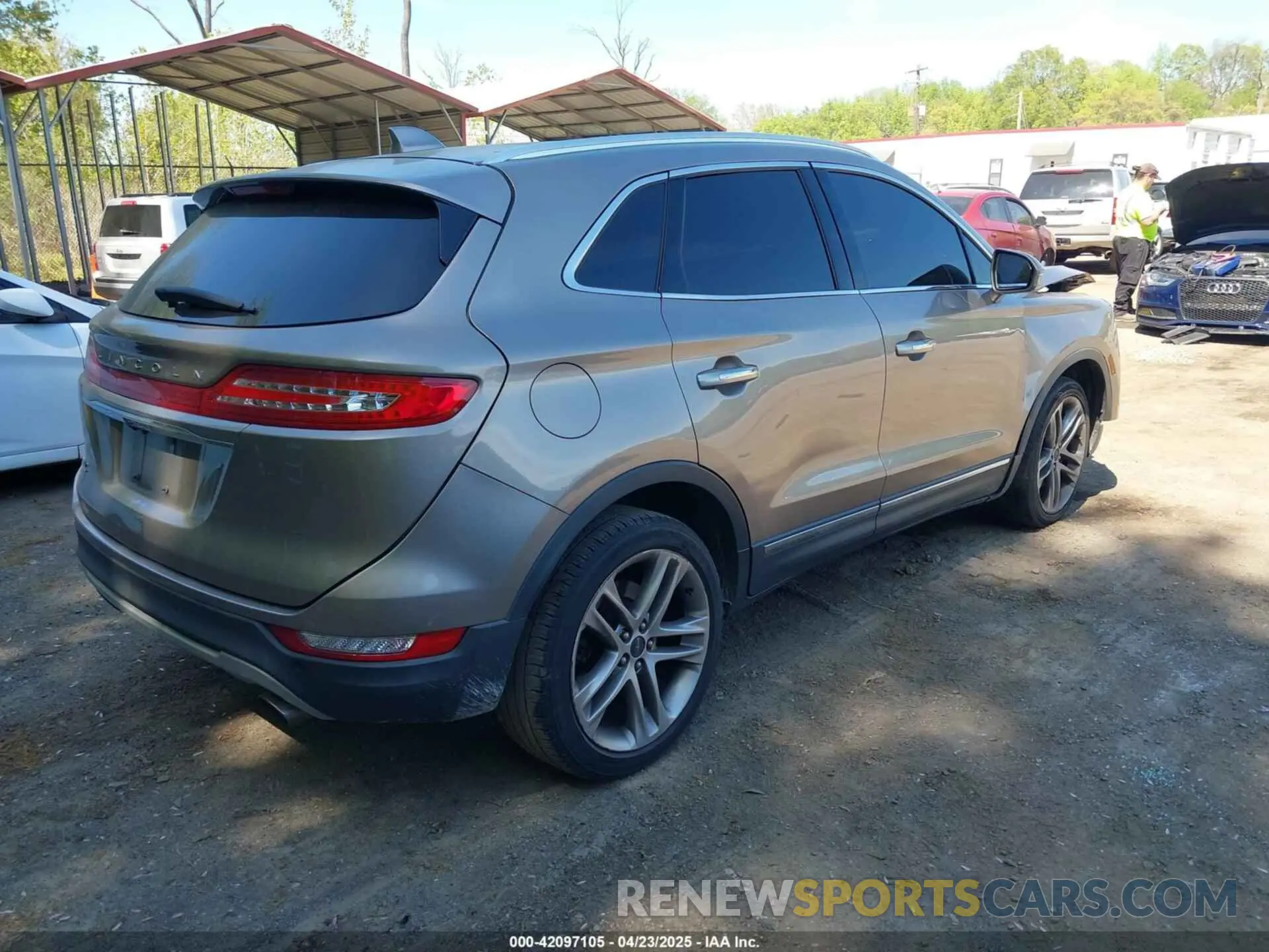 4 Photograph of a damaged car 5LMCJ3D93KUL53163 LINCOLN MKC 2019