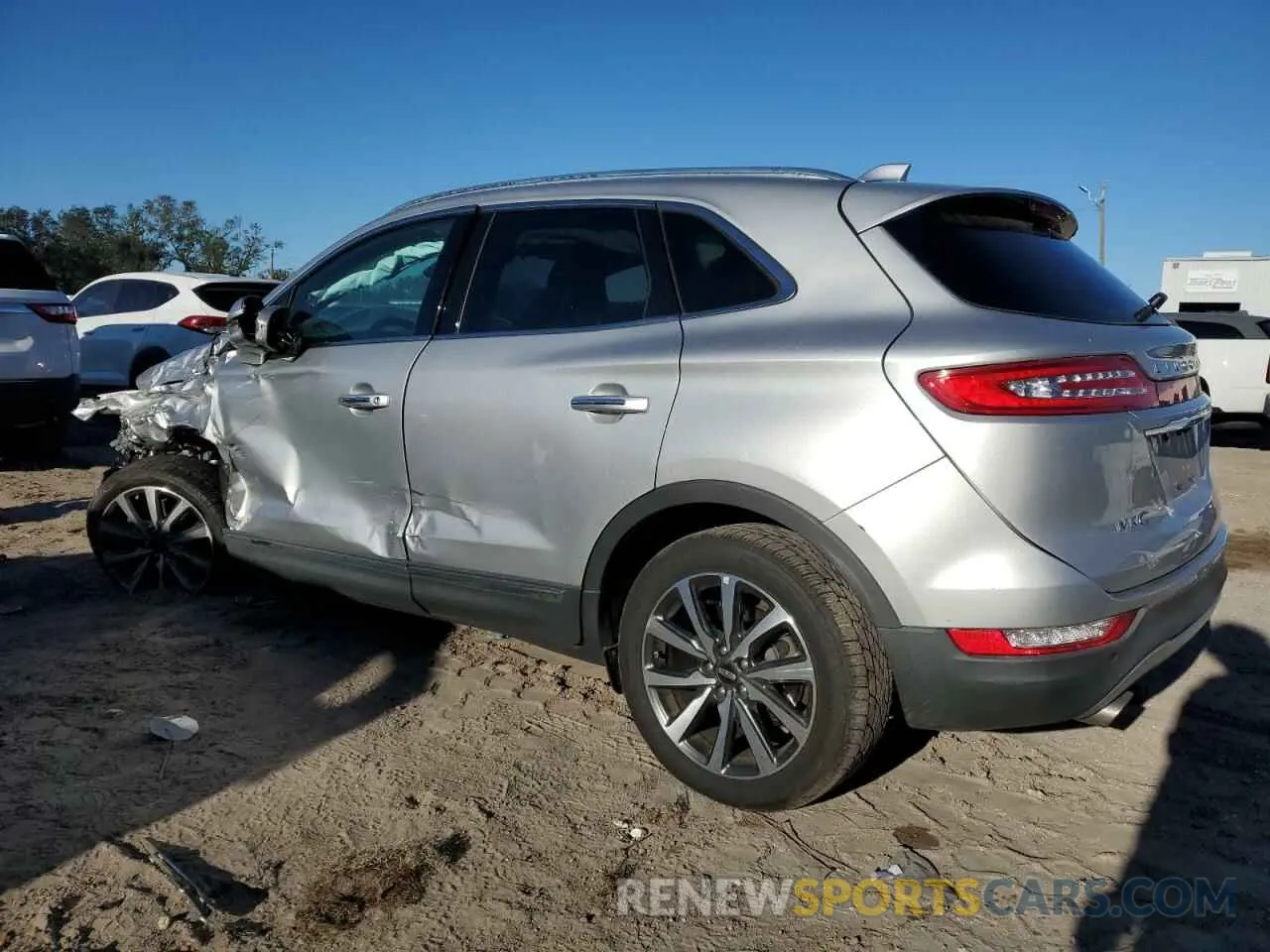2 Photograph of a damaged car 5LMCJ3D94KUL09107 LINCOLN MKC 2019