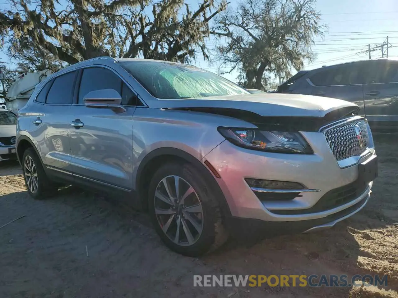 4 Photograph of a damaged car 5LMCJ3D94KUL09107 LINCOLN MKC 2019