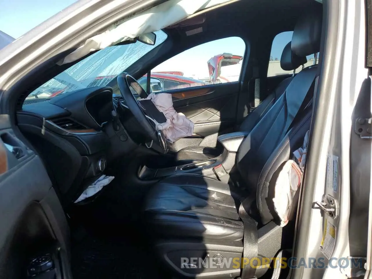 7 Photograph of a damaged car 5LMCJ3D94KUL09107 LINCOLN MKC 2019