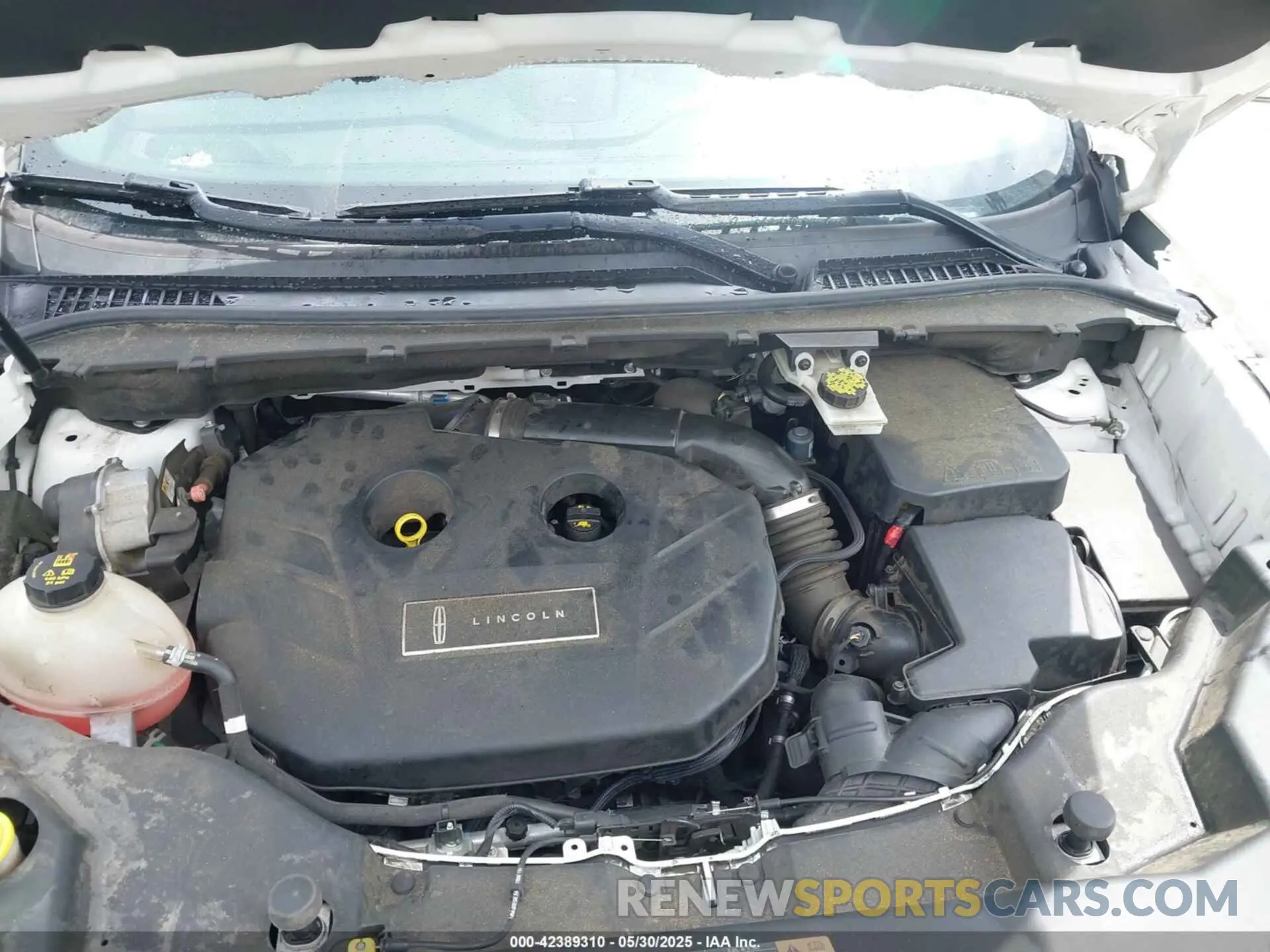 10 Photograph of a damaged car 5LMCJ3D94KUL51695 LINCOLN MKC 2019
