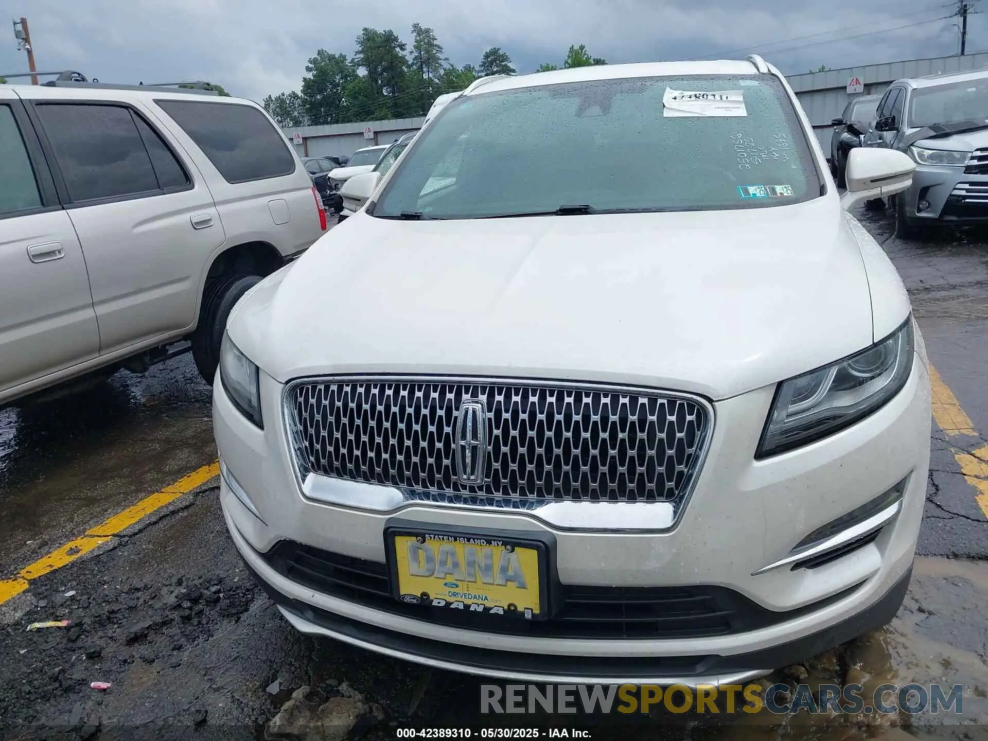 12 Photograph of a damaged car 5LMCJ3D94KUL51695 LINCOLN MKC 2019