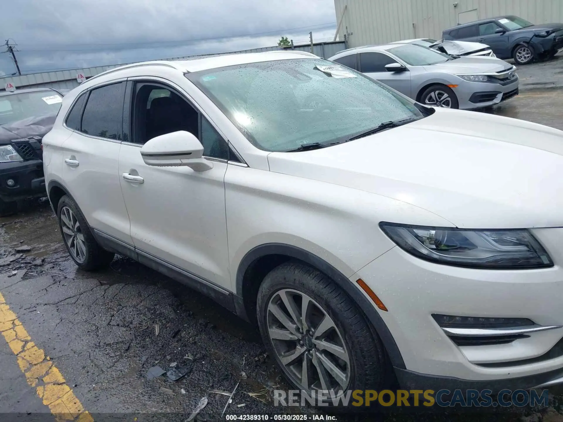 13 Photograph of a damaged car 5LMCJ3D94KUL51695 LINCOLN MKC 2019