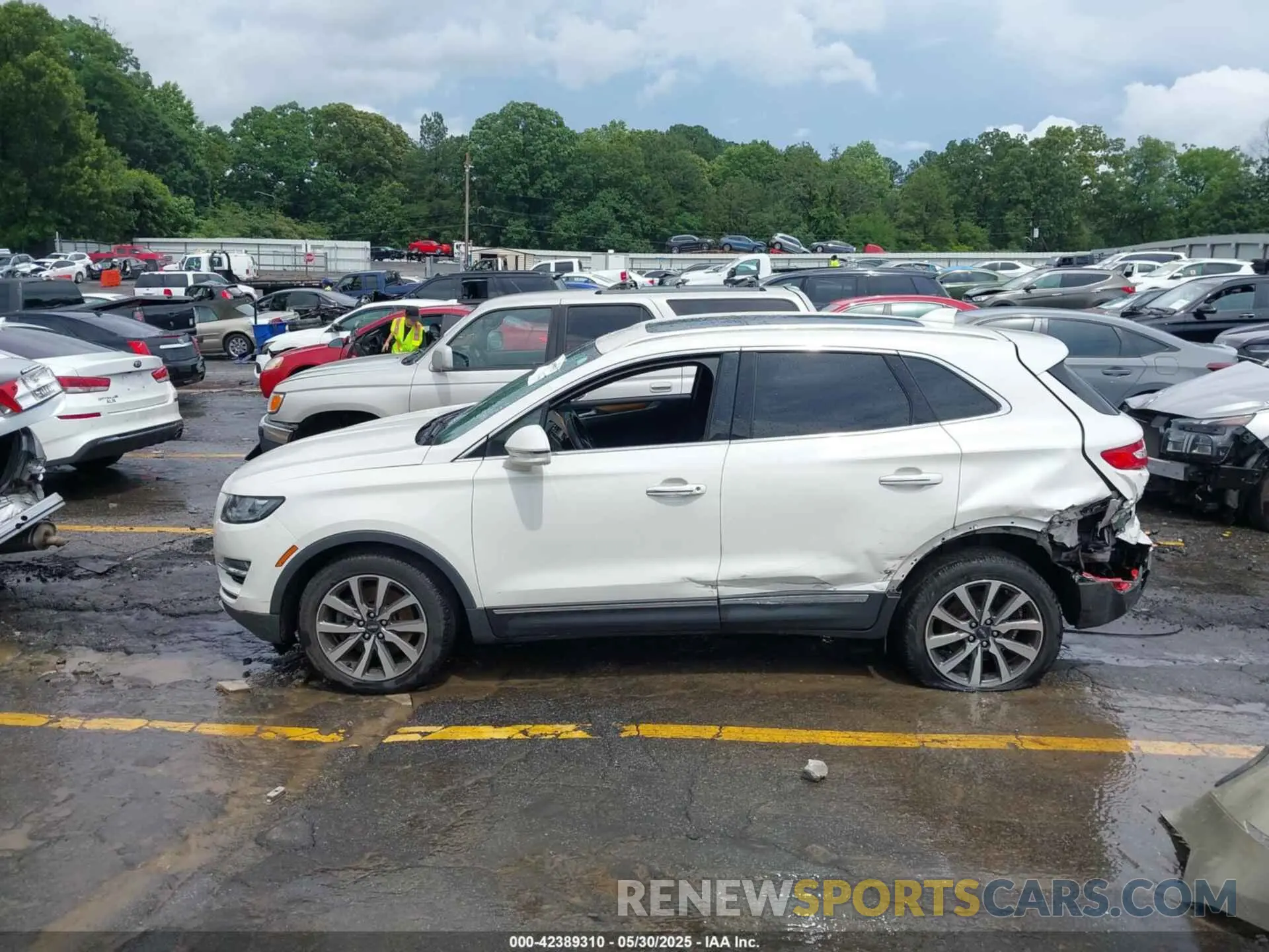 14 Photograph of a damaged car 5LMCJ3D94KUL51695 LINCOLN MKC 2019