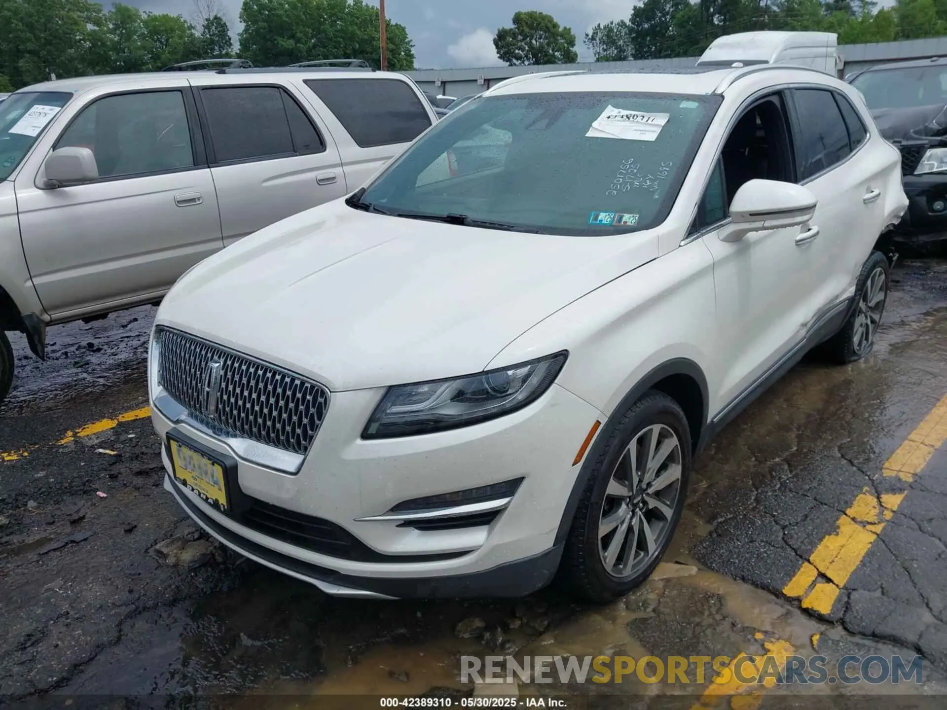 2 Photograph of a damaged car 5LMCJ3D94KUL51695 LINCOLN MKC 2019