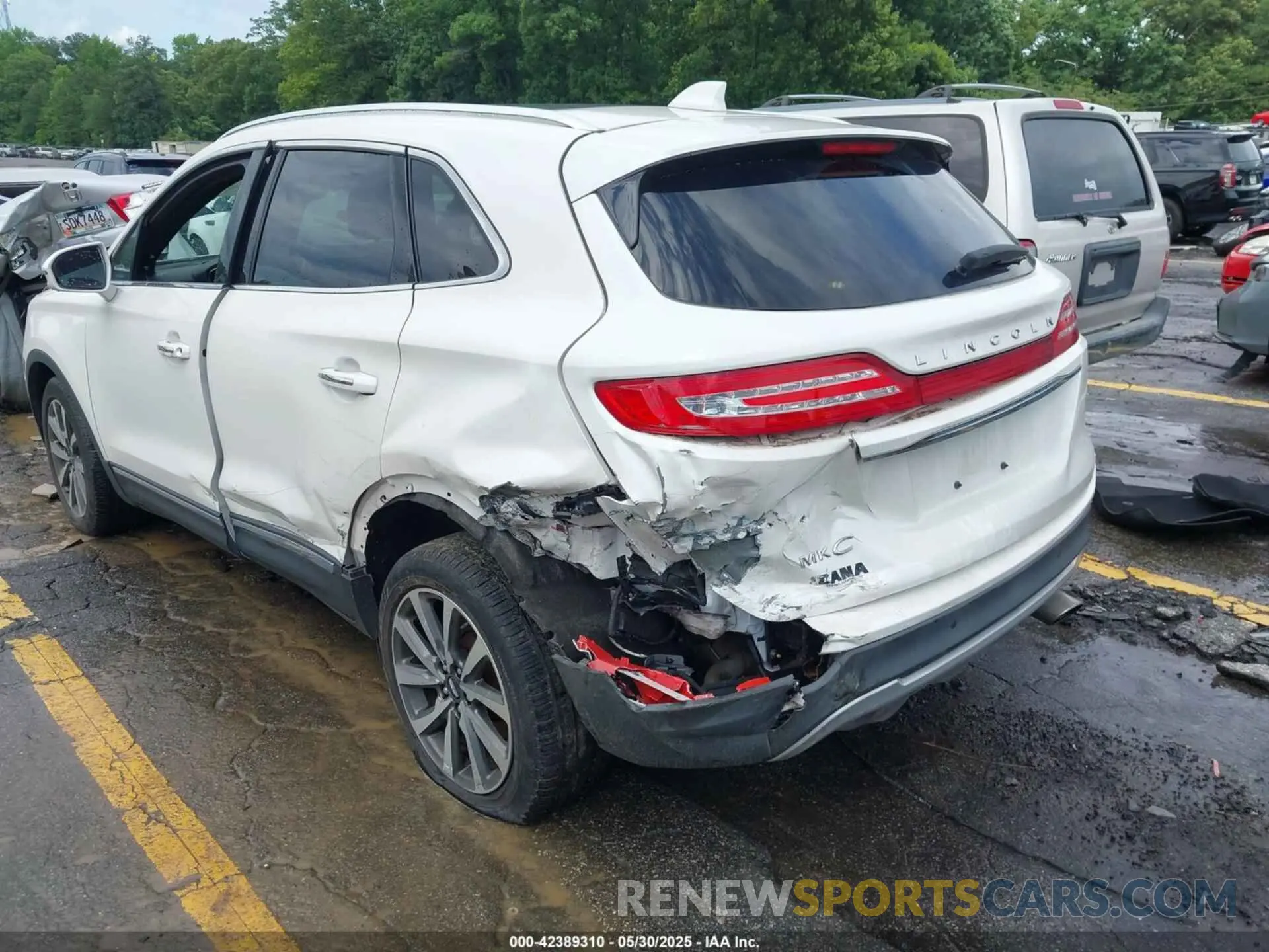 6 Photograph of a damaged car 5LMCJ3D94KUL51695 LINCOLN MKC 2019