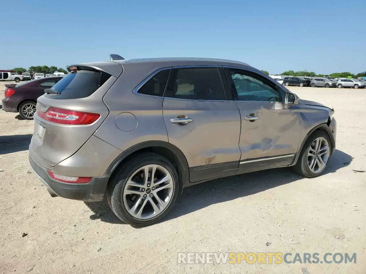 3 Photograph of a damaged car 5LMCJ3D95KUL19015 LINCOLN MKC 2019