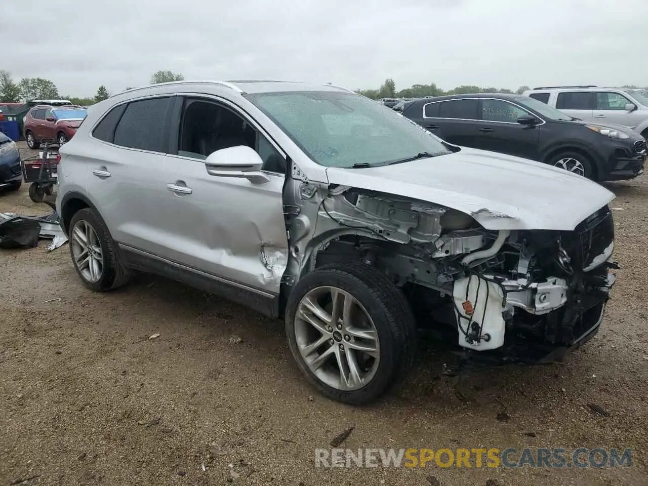 4 Photograph of a damaged car 5LMCJ3D95KUL22724 LINCOLN MKC 2019