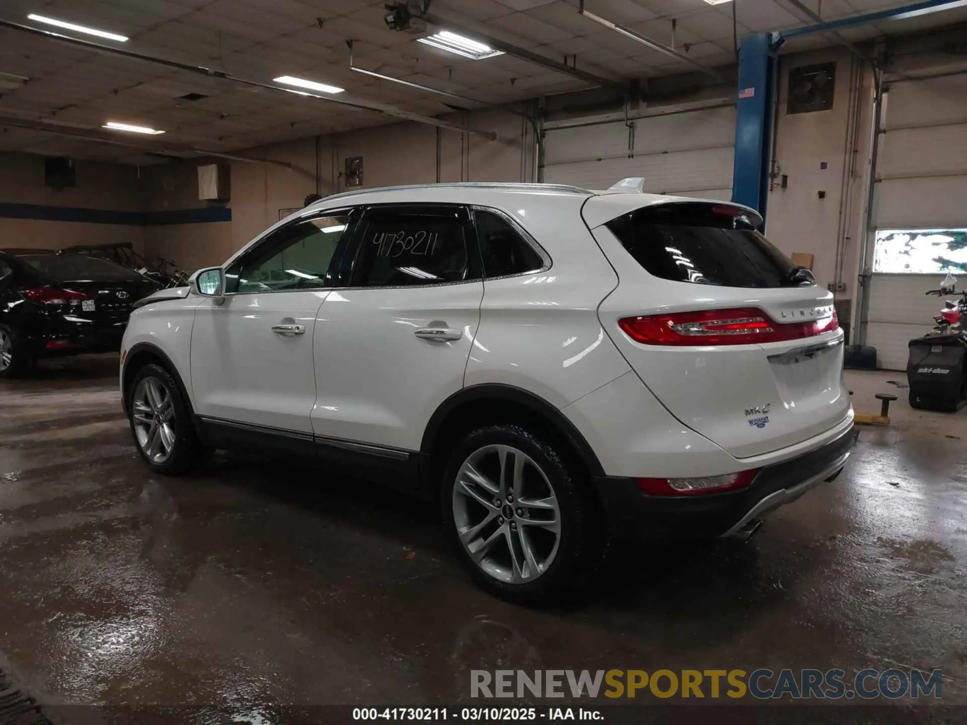 3 Photograph of a damaged car 5LMCJ3D9XKUL17812 LINCOLN MKC 2019