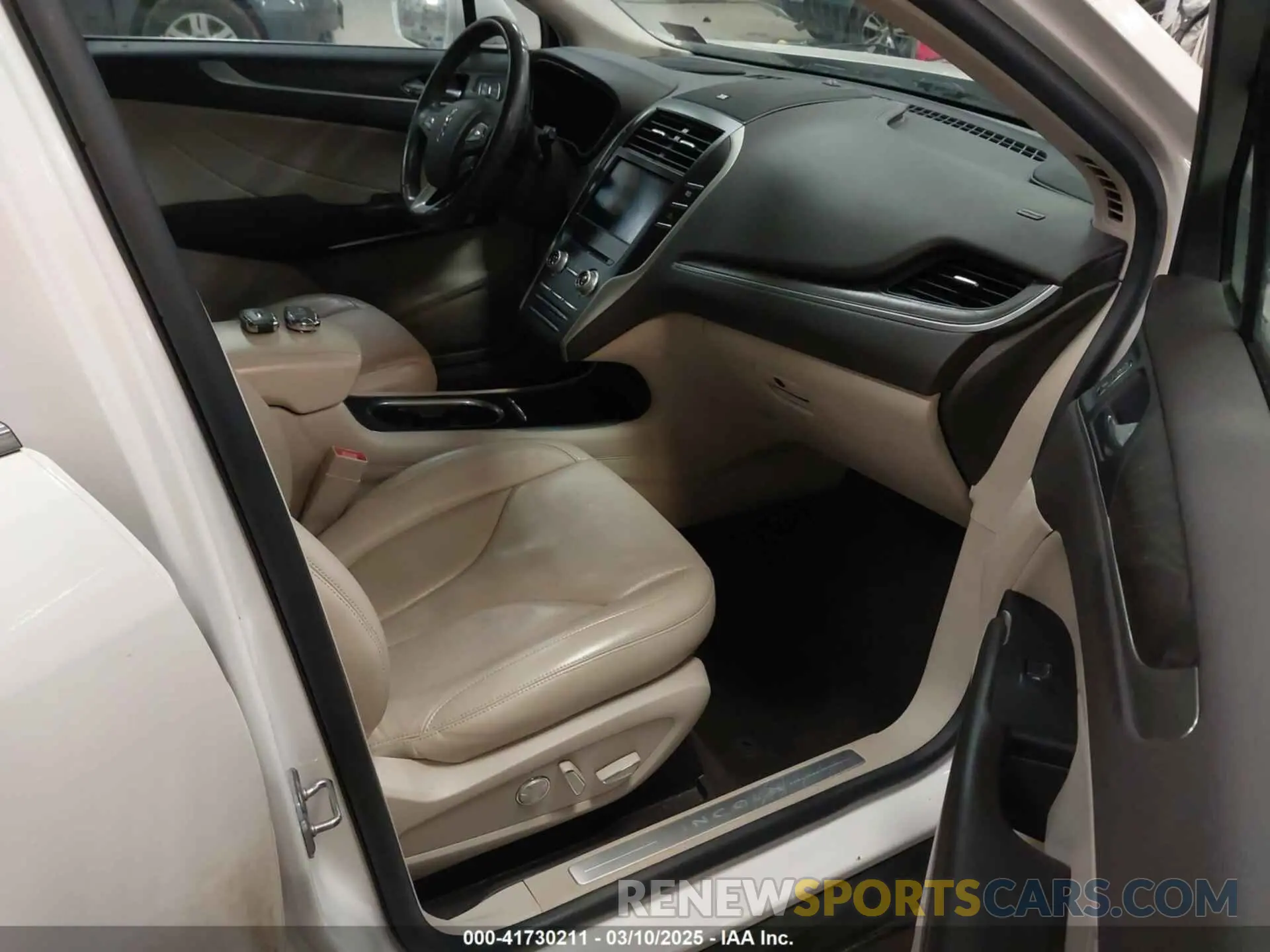 5 Photograph of a damaged car 5LMCJ3D9XKUL17812 LINCOLN MKC 2019