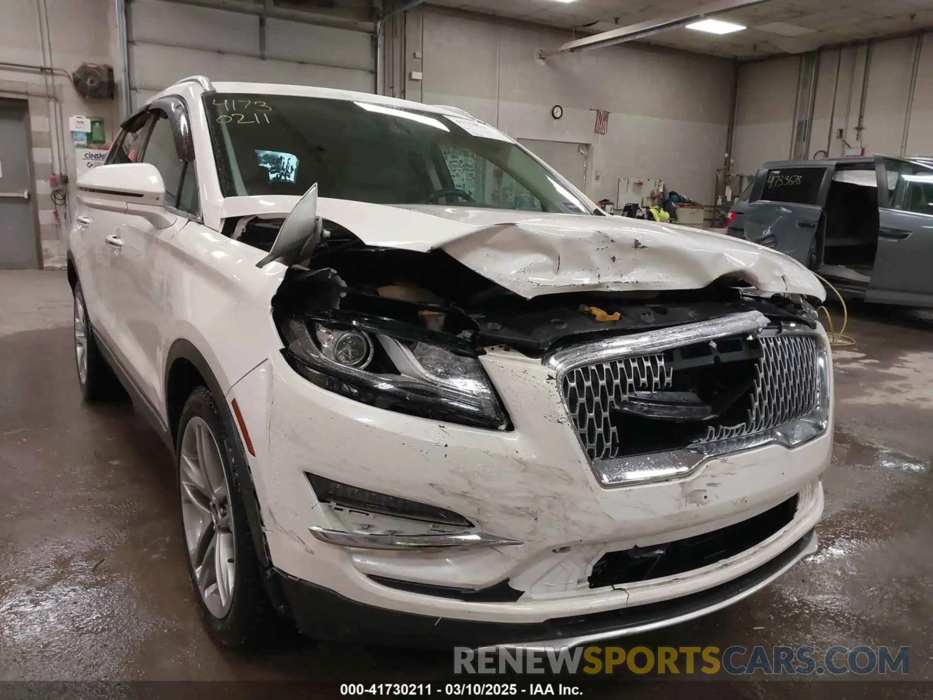 6 Photograph of a damaged car 5LMCJ3D9XKUL17812 LINCOLN MKC 2019